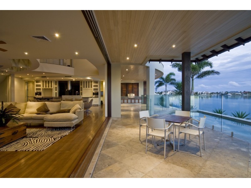 34 Hampton Court, Paradise Point QLD 4216