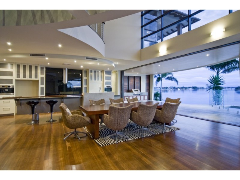 34 Hampton Court, Paradise Point QLD 4216