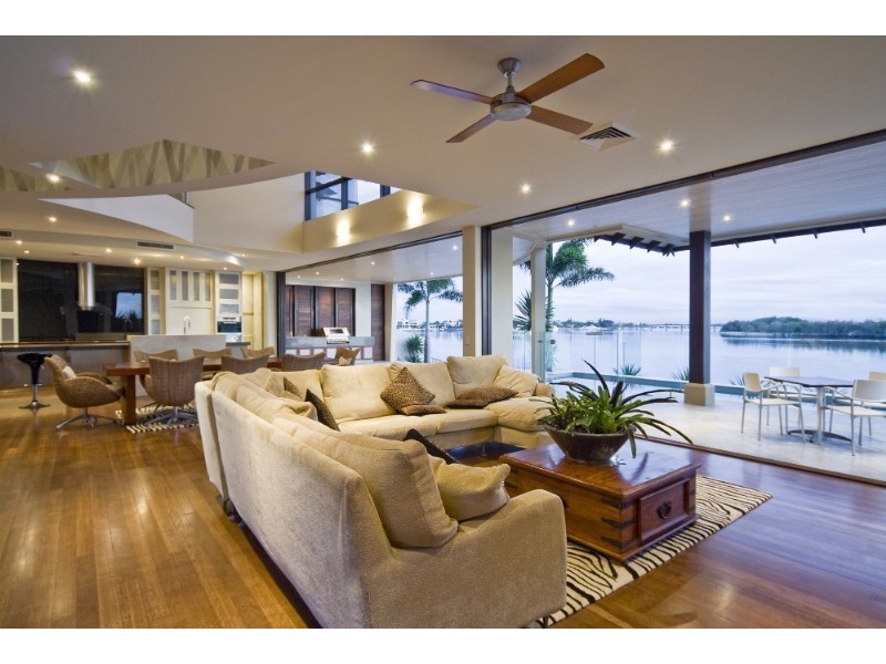 34 Hampton Court, Paradise Point QLD 4216