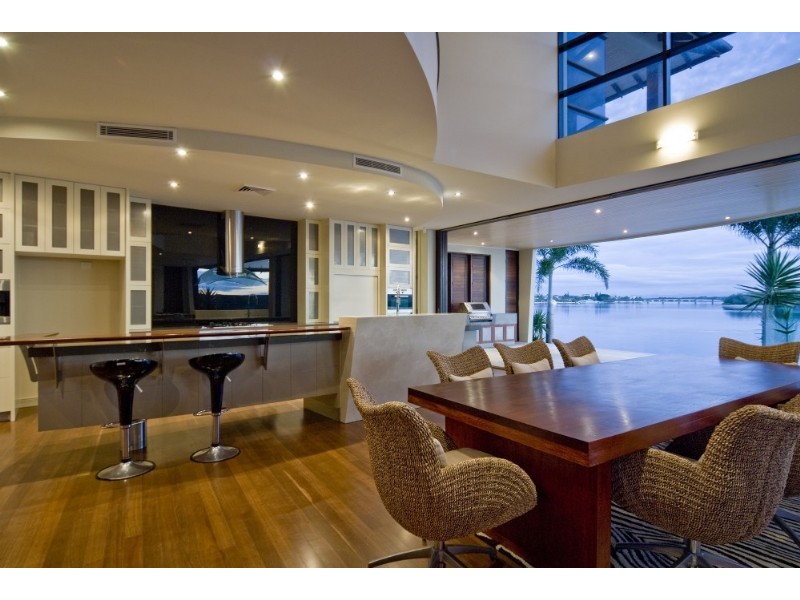 34 Hampton Court, Paradise Point QLD 4216