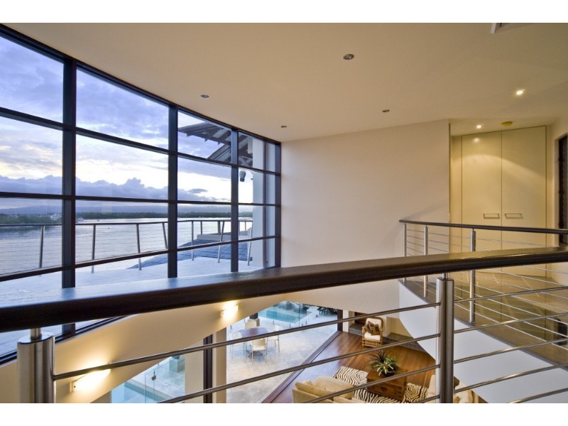 34 Hampton Court, Paradise Point QLD 4216