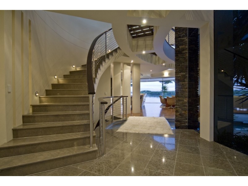 34 Hampton Court, Paradise Point QLD 4216