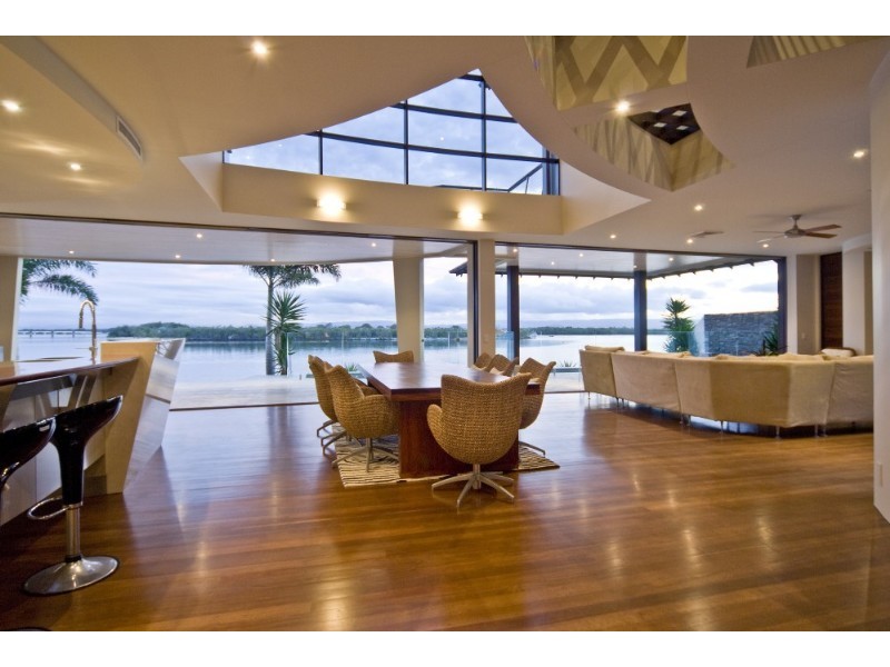 34 Hampton Court, Paradise Point QLD 4216