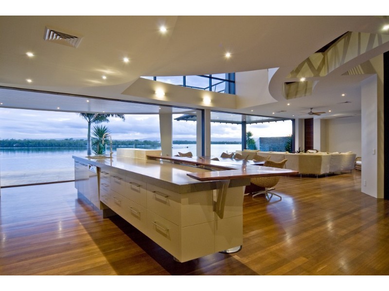 34 Hampton Court, Paradise Point QLD 4216