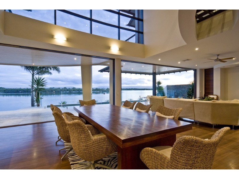 34 Hampton Court, Paradise Point QLD 4216