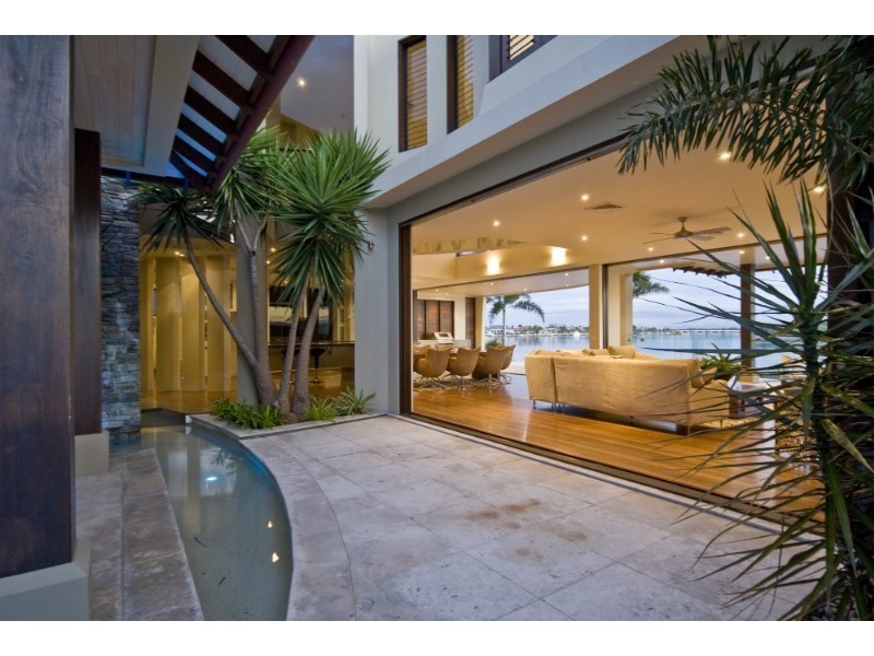 34 Hampton Court, Paradise Point QLD 4216