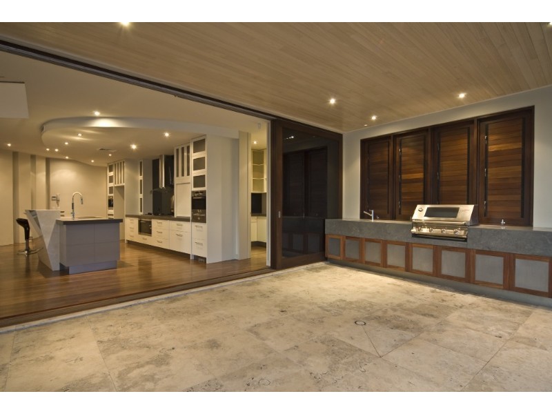 34 Hampton Court, Paradise Point QLD 4216