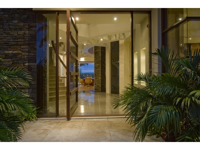 34 Hampton Court, Paradise Point QLD 4216