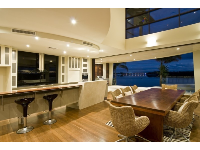 34 Hampton Court, Paradise Point QLD 4216