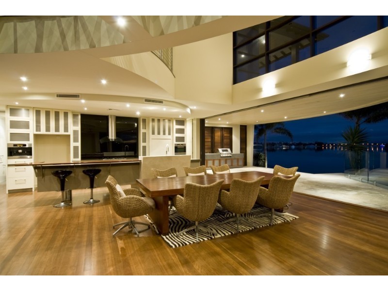 34 Hampton Court, Paradise Point QLD 4216