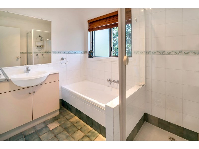 1/3 Kenny Drive, Labrador QLD 4215