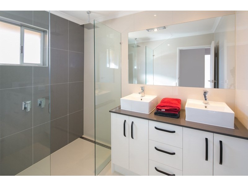 26 Morala Avenue, Runaway Bay QLD 4216