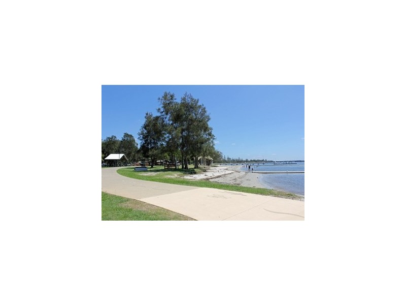 54 Milton Avenue, Paradise Point QLD 4216