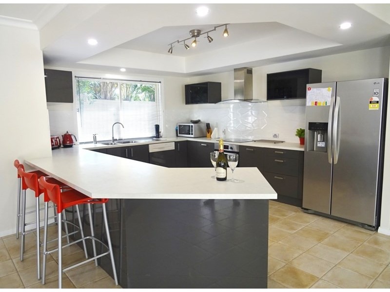 9 London Chase, Arundel QLD 4214