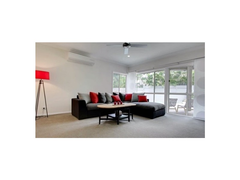 9 London Chase, Arundel QLD 4214