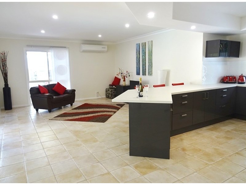 9 London Chase, Arundel QLD 4214