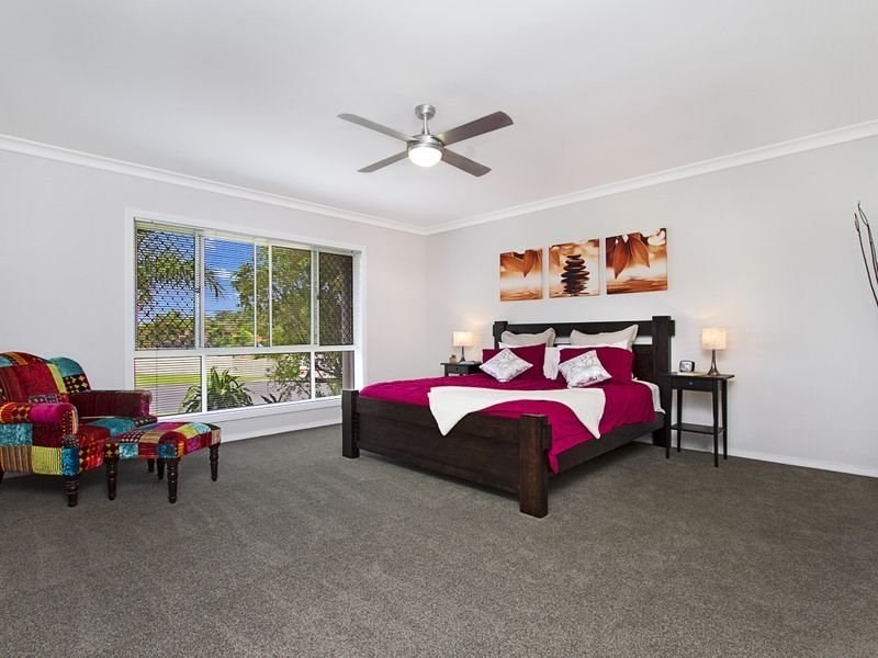 9 London Chase, Arundel QLD 4214