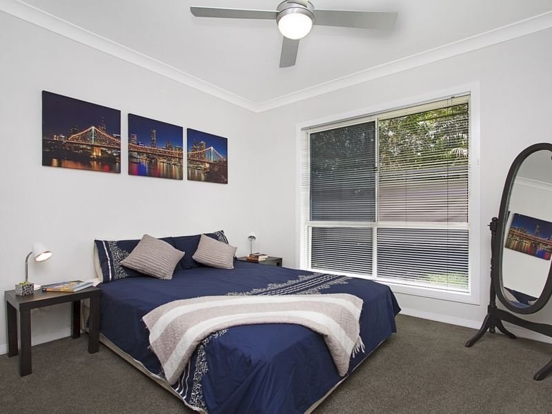 9 London Chase, Arundel QLD 4214