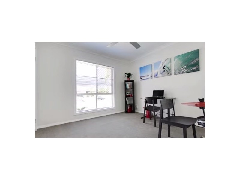 9 London Chase, Arundel QLD 4214