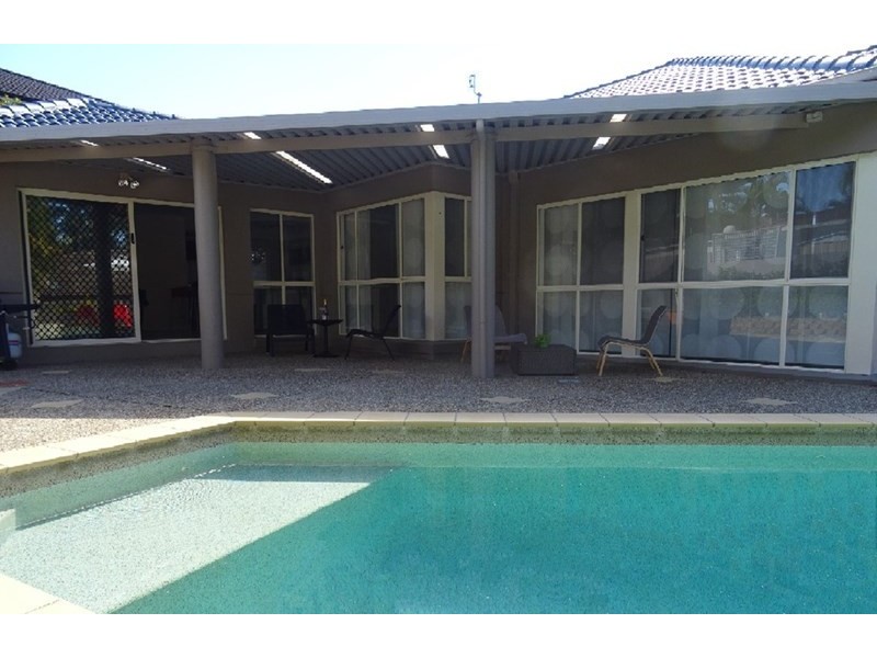 9 London Chase, Arundel QLD 4214