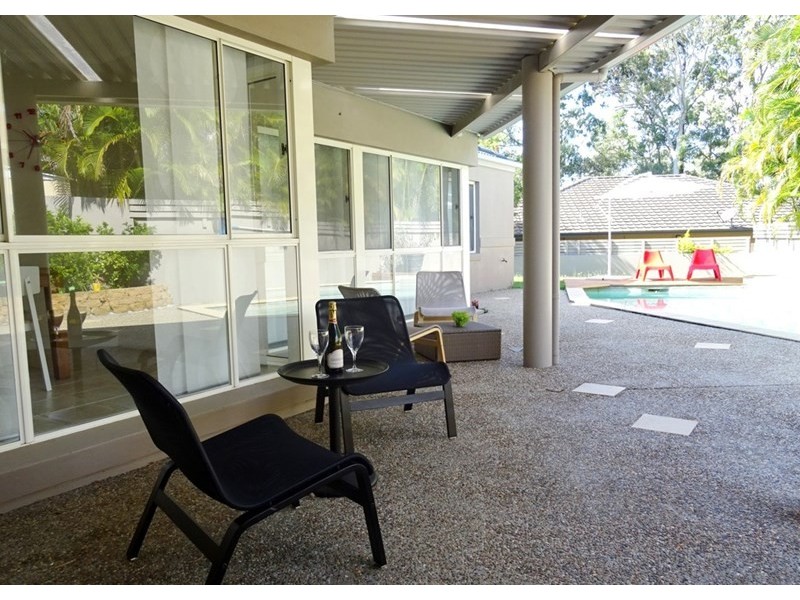 9 London Chase, Arundel QLD 4214