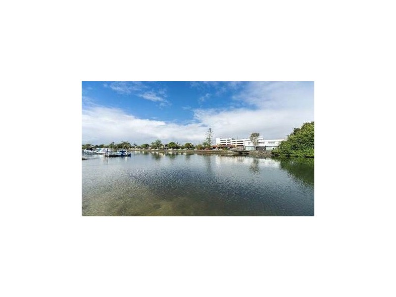 1/10 Vaggelas Crescent, Biggera Waters QLD 4216