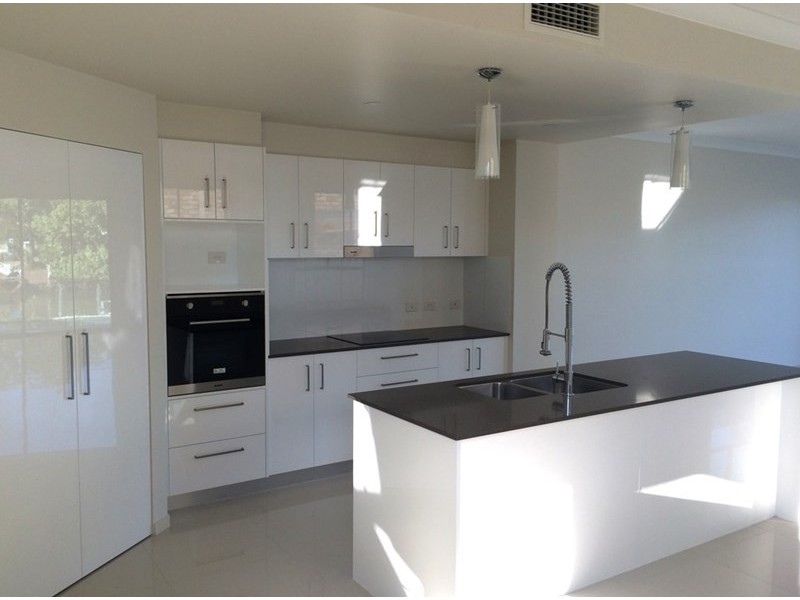 1/10 Vaggelas Crescent, Biggera Waters QLD 4216