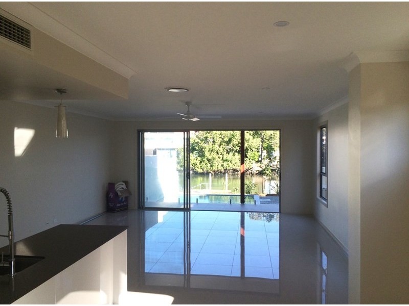 1/10 Vaggelas Crescent, Biggera Waters QLD 4216