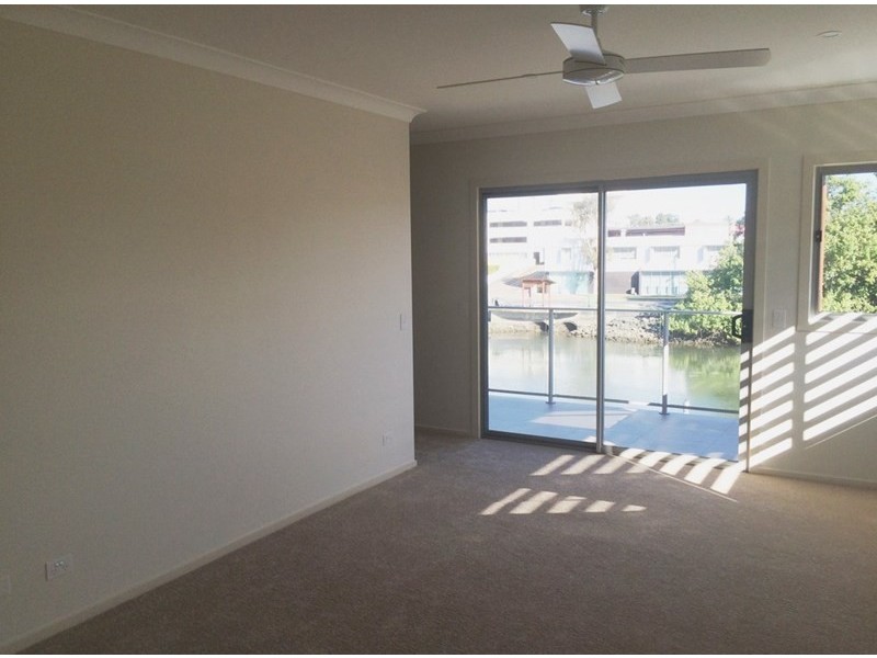 1/10 Vaggelas Crescent, Biggera Waters QLD 4216