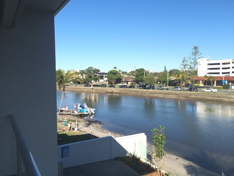 1/10 Vaggelas Crescent, Biggera Waters QLD 4216