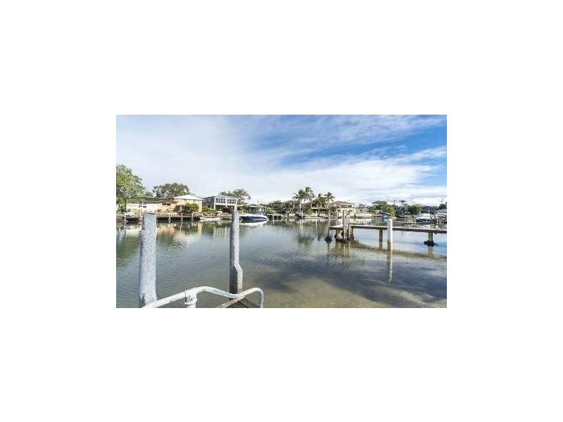1/10 Vaggelas Crescent, Biggera Waters QLD 4216
