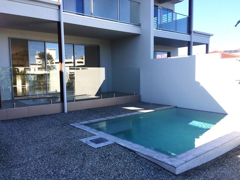 1/10 Vaggelas Crescent, Biggera Waters QLD 4216