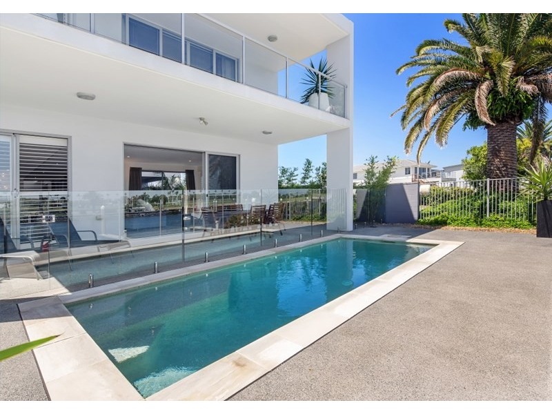 46 Harbour Rise, Hope Island QLD 4212