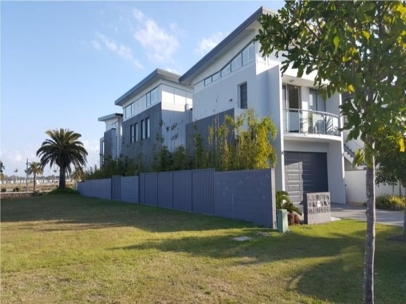 46 Harbour Rise, Hope Island QLD 4212