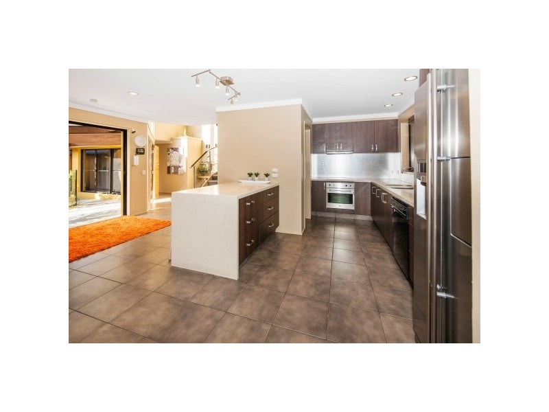 70 Walter Raleigh Crescent, Hollywell QLD 4216