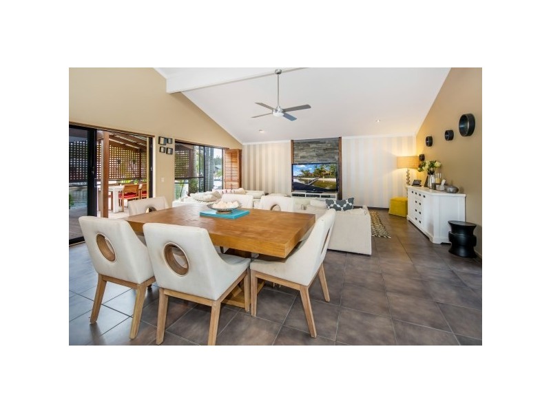 70 Walter Raleigh Crescent, Hollywell QLD 4216