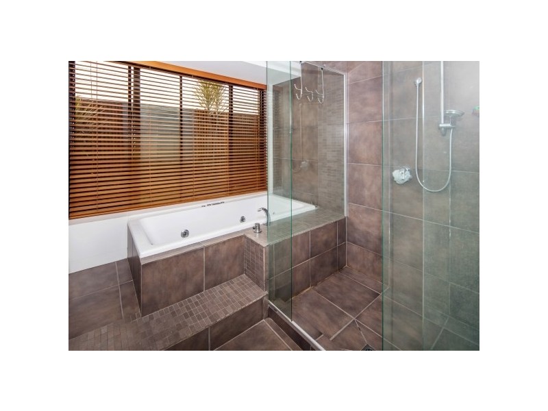 70 Walter Raleigh Crescent, Hollywell QLD 4216