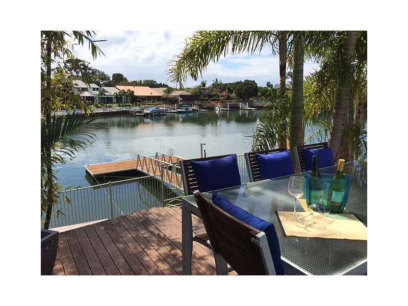 27 Pebble Beach Drive, Runaway Bay QLD 4216