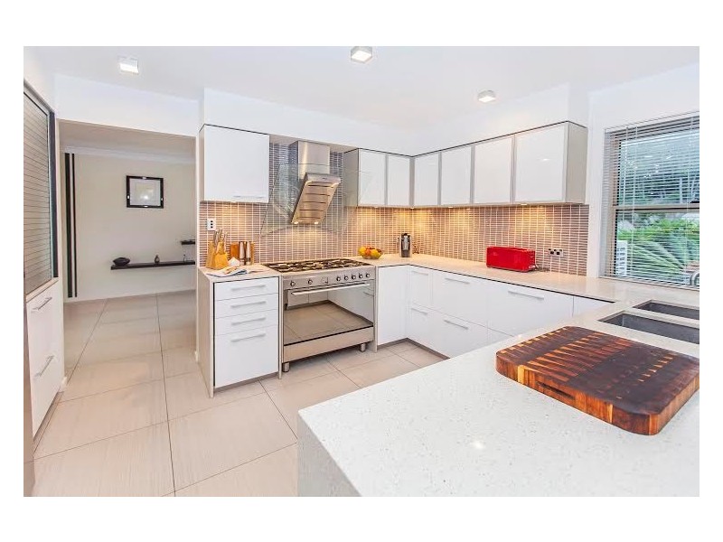 27 Pebble Beach Drive, Runaway Bay QLD 4216