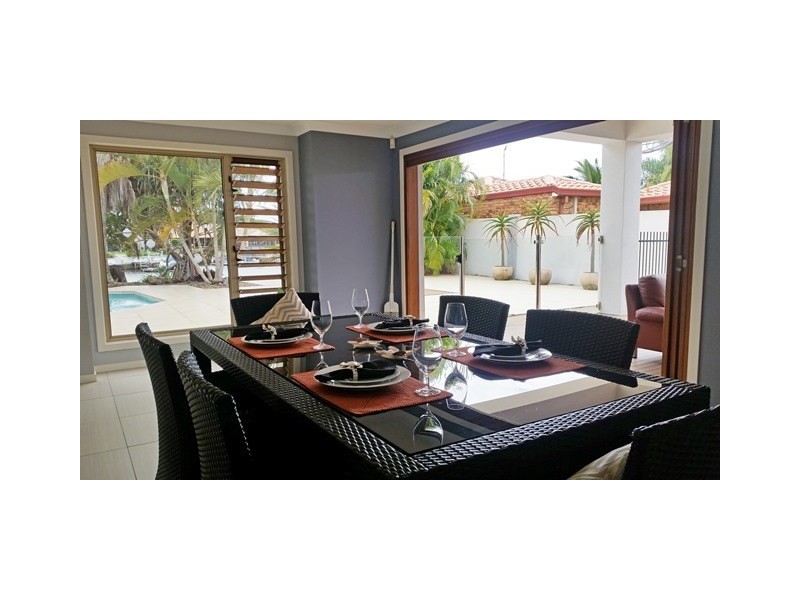 27 Pebble Beach Drive, Runaway Bay QLD 4216