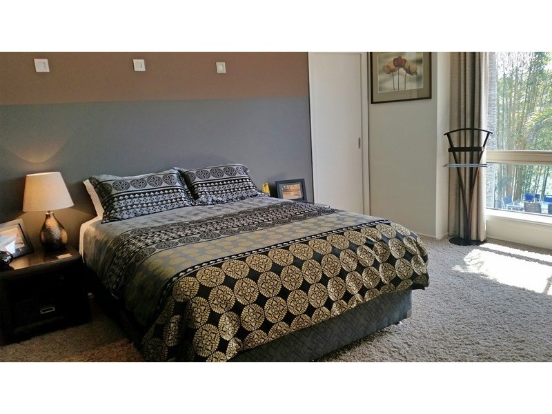 27 Pebble Beach Drive, Runaway Bay QLD 4216