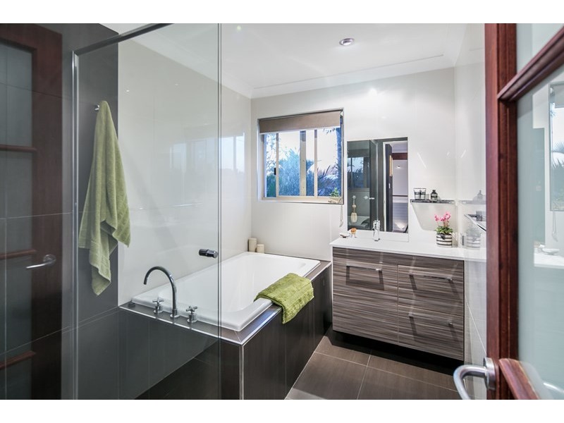 27 Pebble Beach Drive, Runaway Bay QLD 4216