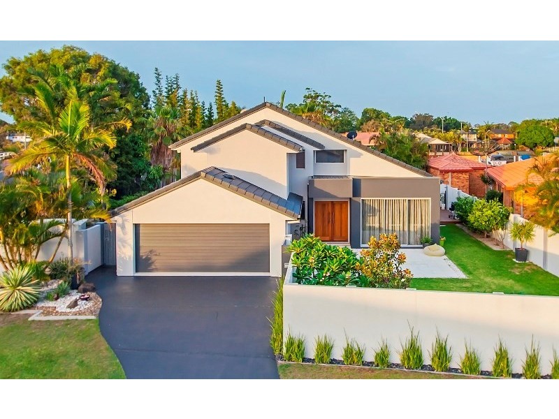27 Pebble Beach Drive, Runaway Bay QLD 4216