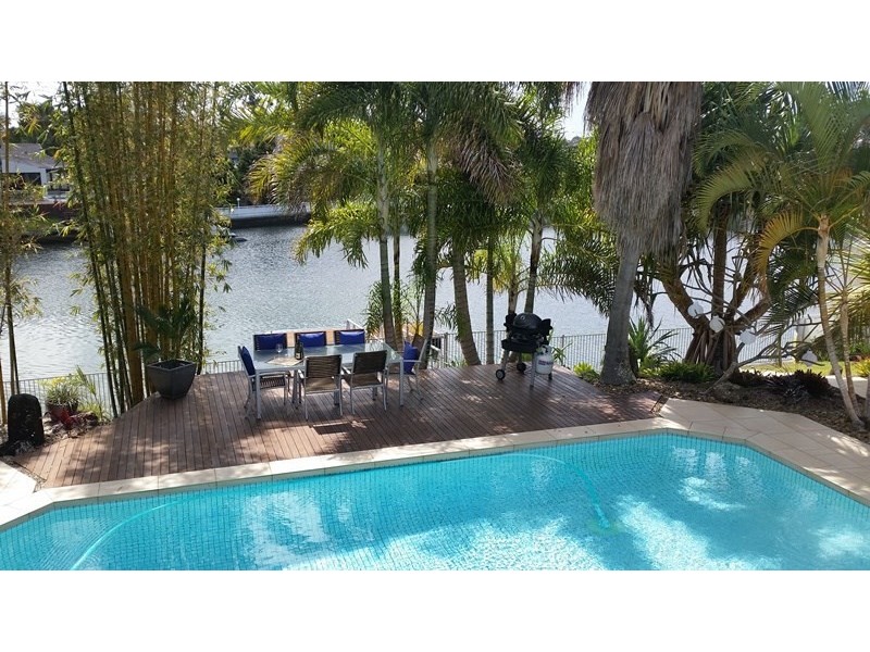 27 Pebble Beach Drive, Runaway Bay QLD 4216