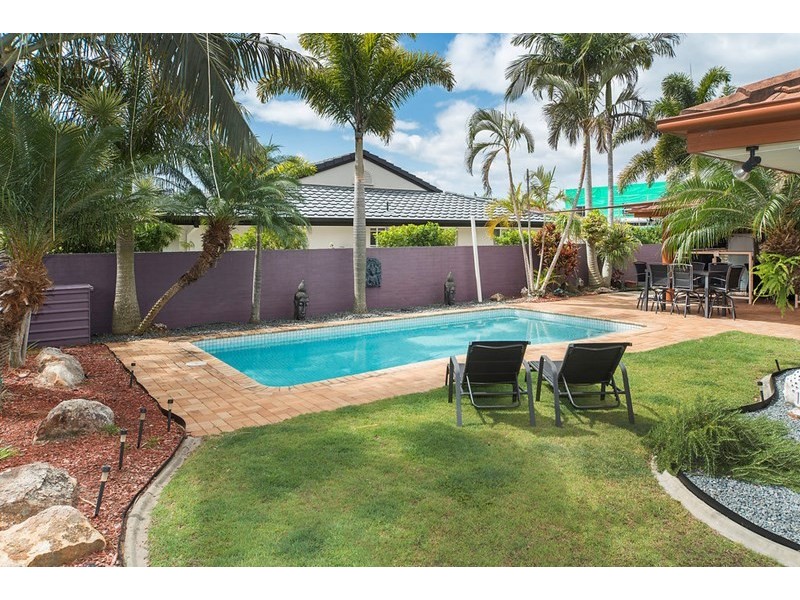 2 Chesterfield Place, Runaway Bay QLD 4216