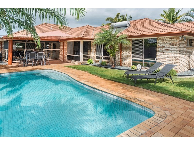 2 Chesterfield Place, Runaway Bay QLD 4216