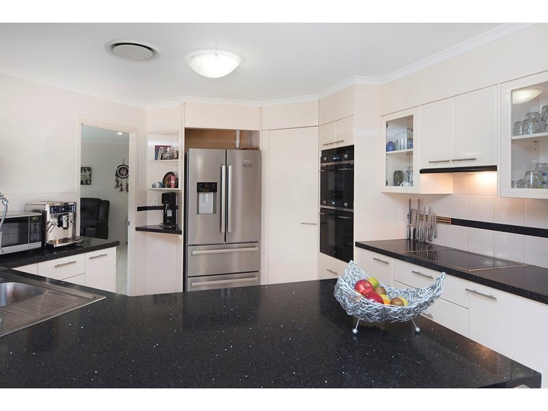 2 Chesterfield Place, Runaway Bay QLD 4216