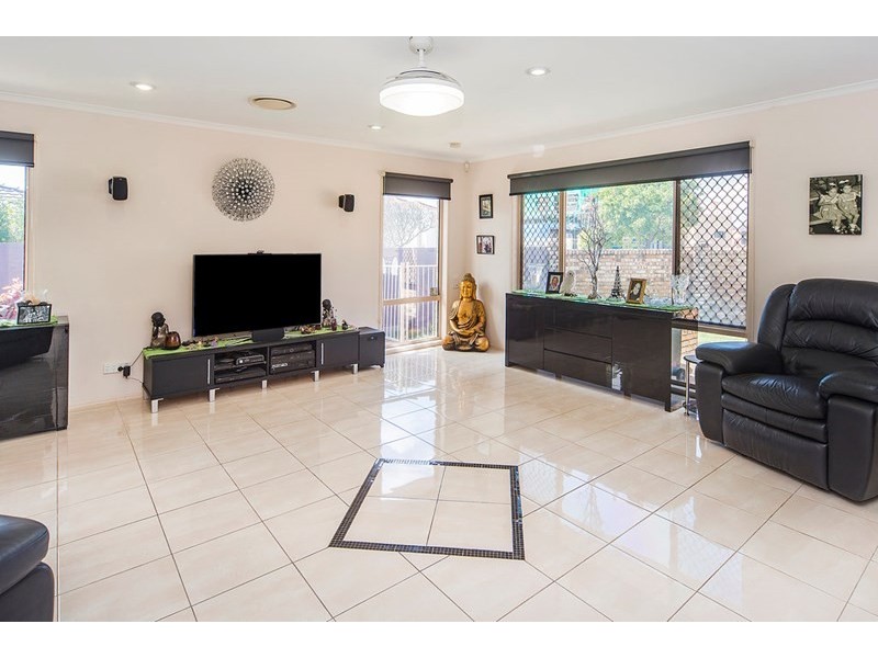 2 Chesterfield Place, Runaway Bay QLD 4216