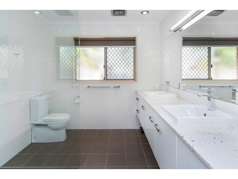 2 Chesterfield Place, Runaway Bay QLD 4216