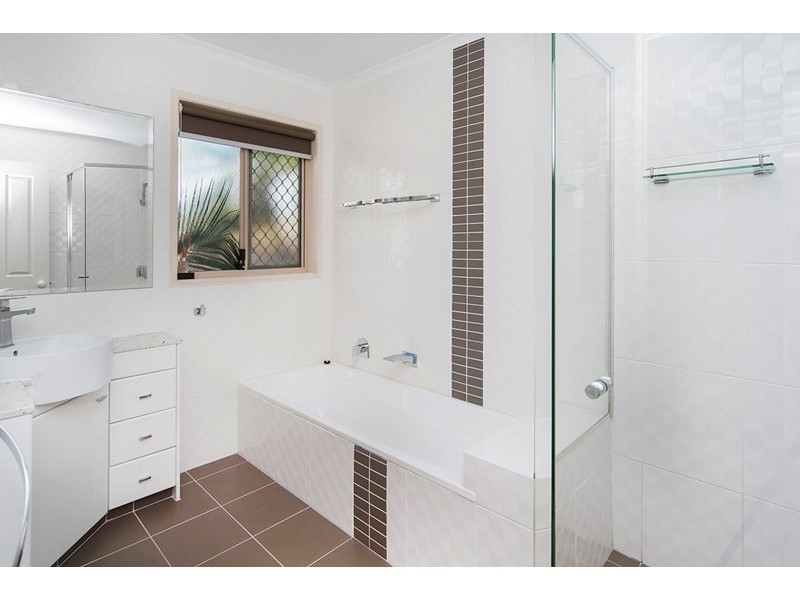 2 Chesterfield Place, Runaway Bay QLD 4216